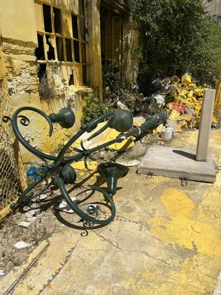 σπιράλ κατά Δήμου Πατρέων για τους φανοστάτες της Πλατείας Γεωργίου: «Αναμένουμε δράση και σεβασμό»