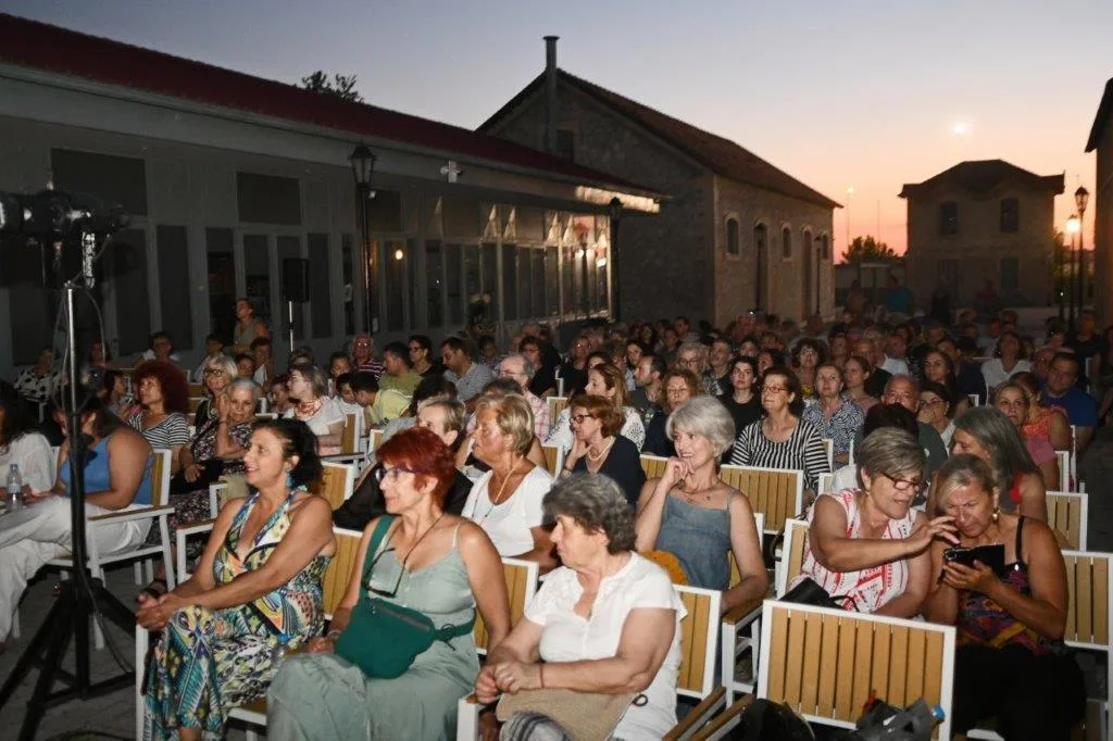 Πάτρα: «Αλλού βαρούν τα όργανα» και το γέλιο ξεχείλισε στα Παλαιά Σφαγεία