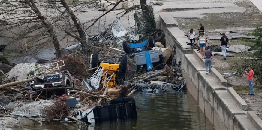 Τέξας: Φονικές πλημμύρες με 50 νεκρούς Τέξας: Φονικές πλημμύρες με 50 νεκρούς