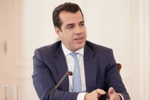 Στην Τρίπολη της Λιβύης ο Θάνος Πλεύρης ενώ η Κρήτη πιέζεται καθημερινά από μετανάστες
