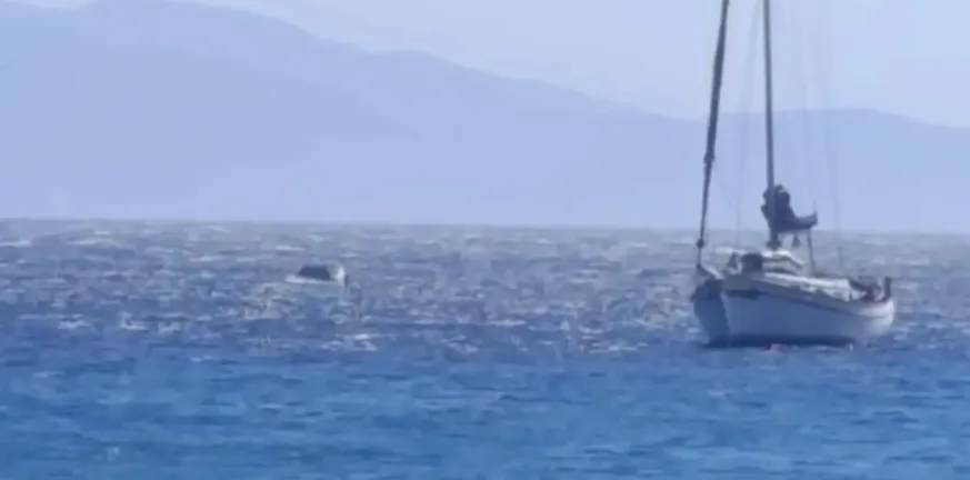 Στην Τήνο αυτοκίνητο έπεσε στη θάλασσα! ΒΙΝΤΕΟ Στην Τήνο αυτοκίνητο έπεσε στη θάλασσα! ΒΙΝΤΕΟ