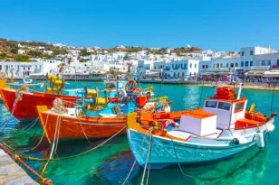 Ελλάδα: Ποιοι και πόσοι τουρίστες έρχονται από μακριά για διακοπές