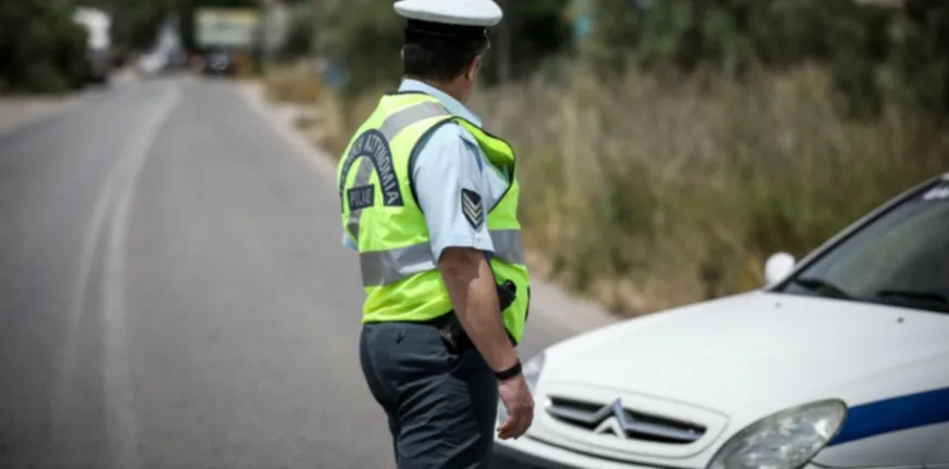 Τροχαίο στην Λάρισα: Εκτός πορείας νταλίκα κατέληξε στον παράδρομο Τροχαίο στην Λάρισα: Εκτός πορείας νταλίκα κατέληξε στον παράδρομο