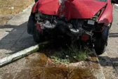 Αυτοκίνητο καρφώθηκε σε κολόνα! Τραυματίας 22χρονος οδηγός ΦΩΤΟ
