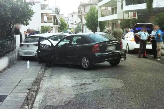 «Τρελή πορεία» αυτοκινήτου στο Αγρίνιο, στο νοσοκομείο οδηγός ΦΩΤΟ