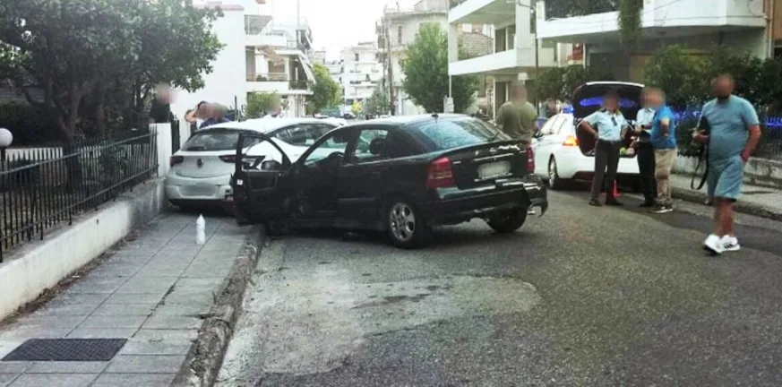 «Τρελή πορεία» αυτοκινήτου στο Αγρίνιο, στο νοσοκομείο οδηγός ΦΩΤΟ «Τρελή πορεία» αυτοκινήτου στο Αγρίνιο, στο νοσοκομείο οδηγός ΦΩΤΟ