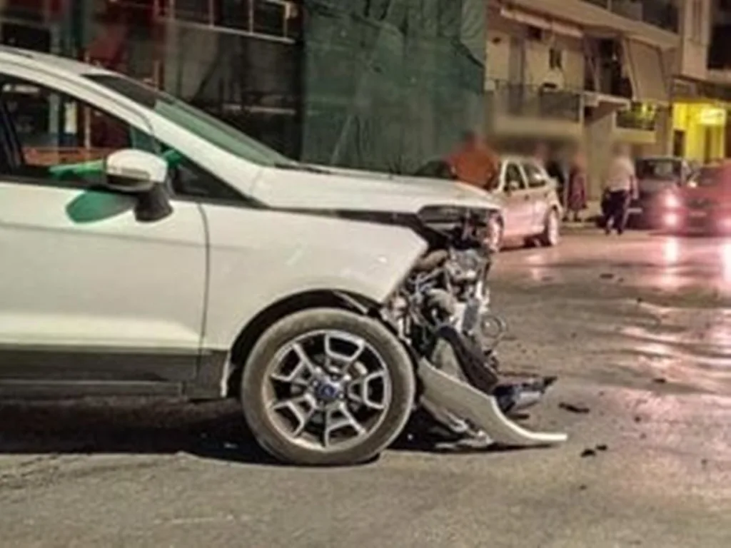 Σφοδρή σύγκρουση οχημάτων - Τροχαίο τα ξημερώματα στην Πάτρα ΦΩΤΟ