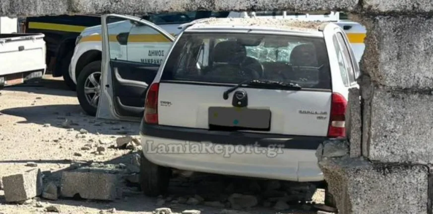 Σπερχειάδα: Αυτοκίνητο χωρίς φρένα έπεσε πάνω σε μάντρα Σπερχειάδα: Αυτοκίνητο χωρίς φρένα έπεσε πάνω σε μάντρα