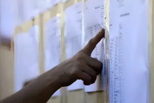 Ανατροπές στις Βάσεις 2025: Άλμα για Πολυτεχνικές και Οικονομικές, ποιες σχολές σημείωσαν πτώση, που παρατηρούνται κενά 