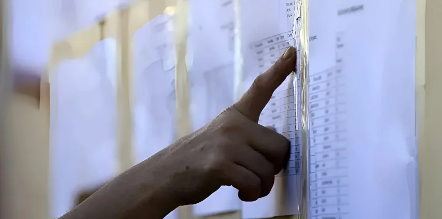 Ανατροπές στις Βάσεις 2025: Άλμα για Πολυτεχνικές και Οικονομικές, ποιες σχολές σημείωσαν πτώση, που παρατηρούνται κενά Ανατροπές στις Βάσεις 2025: Άλμα για Πολυτεχνικές και Οικονομικές, ποιες σχολές σημείωσαν πτώση, που παρατηρούνται κενά