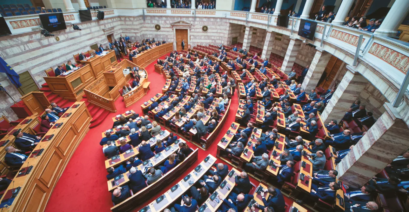 Νομοσχέδιο για κοινωνική αντιπαροχή και στήριξη τρίτεκνων εισάγεται στη Βουλή