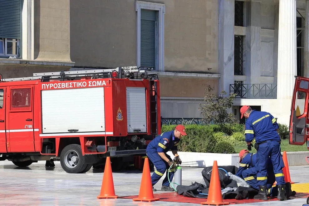 Βουλή: Περισυνελέγη ο ύποπτος φάκελος, στο ΚΕΕΛΠΝΟ για ανάλυση - Παραλήπτης ο Μητσοτάκης ΦΩΤΟ - ΝΕΟΤΕΡΑ