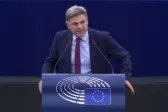 Ο ΣΥΡΙΖΑ «άδειασε» τον Φαραντούρη για την πρότασή του