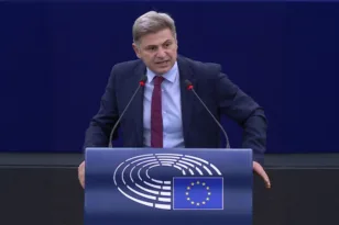 Ο ΣΥΡΙΖΑ «άδειασε» τον Φαραντούρη για την πρότασή του