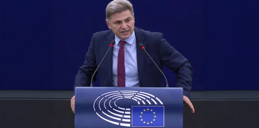 Ο ΣΥΡΙΖΑ «άδειασε» τον Φαραντούρη για την πρότασή του