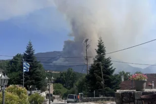 Μεγάλη η αναζωπύρωση της φωτιάς στο Μαυροβούνι Φενεού ΒΙΝΤΕΟ