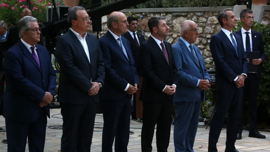 51η Επέτειος για την αποκατάσταση της Δημοκρατίας: Οι προσκεκλημένοι και οι ατάκες «φωτιά», ΦΩΤΟ, ΒΙΝΤΕΟ