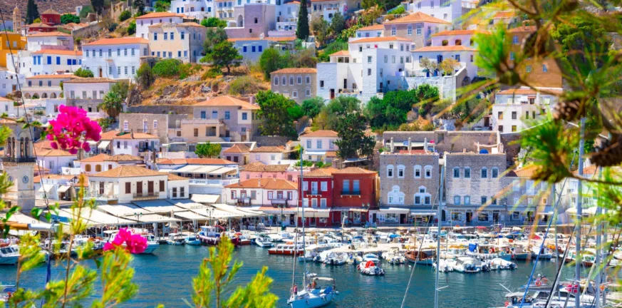 Ύδρα: Εκεί που το καλοκαίρι φοράει λινό και περπατά ξυπόλητο Ύδρα: Εκεί που το καλοκαίρι φοράει λινό και περπατά ξυπόλητο