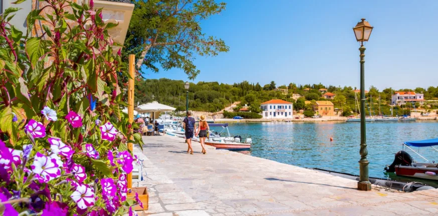 Κεφαλονιά: Ομάδες Ρομά ρημάζουν βίλες και βουτάνε λεφτά και κοσμήματα Κεφαλονιά: Ομάδες Ρομά ρημάζουν βίλες και βουτάνε λεφτά και κοσμήματα