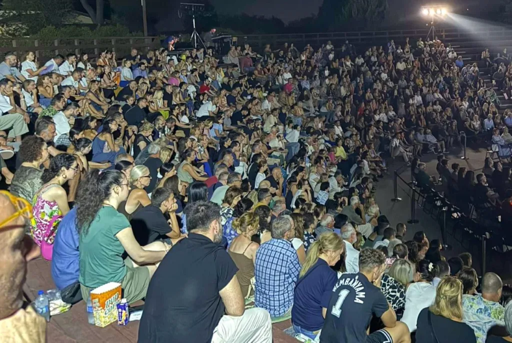 Ήλιδα: Ο Αιμίλιος Χειλάκης «Μόνος με τον Άμλετ» σε μια παράσταση που μάγεψε το κοινό