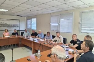 Σύσκεψη Περιφέρειας-Δημάρχων-Φορέων μετά τις φωτιές: Τέθηκε θέμα μεταφοράς των φυλακών Αγίου Στεφάνου