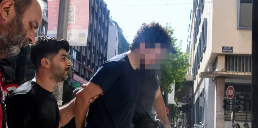 Πάτρα - Υπόθεση Γηροκομειού: «Αδικη απόφαση» - Αντίδραση των δικηγόρων για την προσωρινή κράτηση των δύο νεαρών Πάτρα - Υπόθεση Γηροκομειού: «Αδικη απόφαση» - Αντίδραση των δικηγόρων για την προσωρινή κράτηση των δύο νεαρών