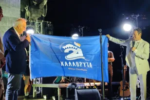 Καθηλωτικός ο Μάριος Φραγκούλης, μάγεψε το κοινό στη μεγάλη Συναυλία στο Πανελλήνιο Ηρώο της Αγίας Λαύρας