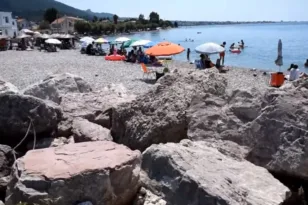 Πάτρα: Νέα διάσωση λουόμενης στα Αραχωβίτικα – Νεαρή ναυαγοσώστρια έσωσε 60χρονη