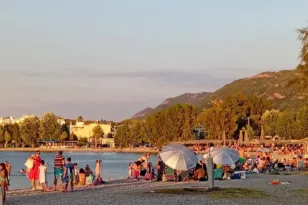 Πάτρα: «Βούλιαξαν» και σήμερα οι παραλίες
