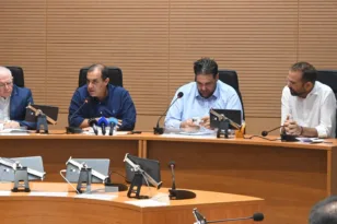 Νεκτάριος Φαρμάκης στη σύσκεψη με Λιβάνιο και Κατσαφάδο: «Ο τόπος μας μπορεί να νικήσει τις στάχτες» ΒΙΝΤΕΟ