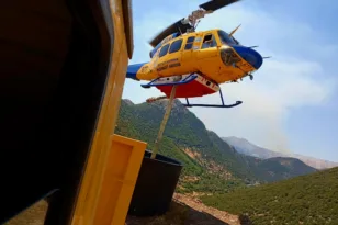 Καλάβρυτα: Βελτιωμένη η εικόνα της μεγάλης πυρκαγιάς στην Αροανία – Καταγγελίες κατοίκων για εμπρησμό