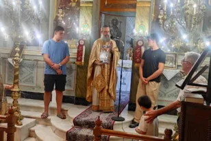 Η ενορία του Αγίου Ανδρέα Εγλυκάδας τίμησε Λαμπάτο, Ηλιόπουλο και Μπιτσάκο