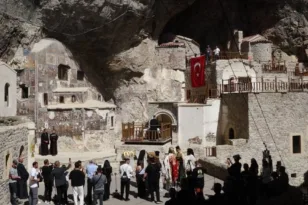 Με μόλις 50 άτομα η Θεία Λειτουργία στην Παναγία Σουμελά και ευχαριστίες στον Ερντογάν