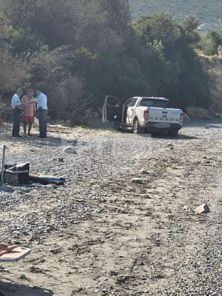 Έπεσε με το αγροτικό από γκρεμό 9 μέτρων στη Σάντοβα Μεσσηνίας: Γλίτωσε σαν από θαύμα ΦΩΤΟ