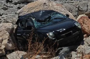 Βουτιά τρόμου 12 μέτρων για 60χρονη στη Βάρη