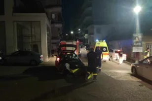 Από το σοκ στην τραγωδία, νεκρή η γυναίκα που έπεσε στο κενό από τον 4ο όροφο ΒΙΝΤΕΟ