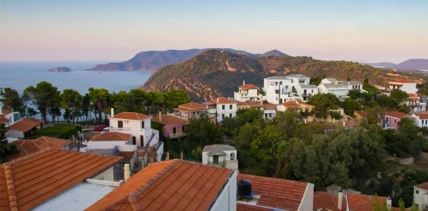 Αλόννησος: 70χρονος επιτέθηκε στον δήμαρχο, υπέστη εγκεφαλικό κατά τη σύλληψη Αλόννησος: 70χρονος επιτέθηκε στον δήμαρχο, υπέστη εγκεφαλικό κατά τη σύλληψη