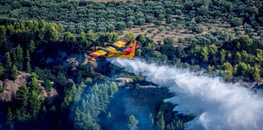 Πυρκαγιές Αλβανία: Ενας νεκρός, ανεξέλεγκτα τα μέτωπα για 8η ημέρα