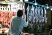 Αναστενάζουν κρεοπώλες και καταναλωτές: Κατσίκια, αρνιά και μοσχάρια από... χρυσάφι!