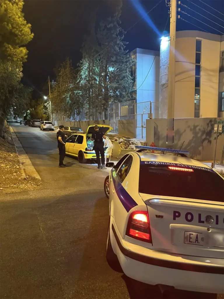 Σάρωμα της Τροχαίας σε Ίλιον και Πετρούπολη: Βρέθηκαν διανομείς χωρίς άδεια οδήγησης
