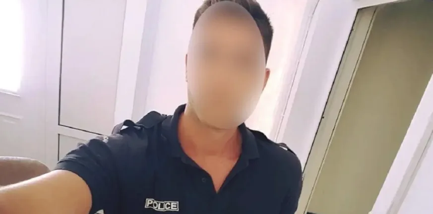 Προσπάθησε να ξεπλύνει 153 γραμμάρια κοκαΐνης στην τουαλέτα: Οι κινήσεις του πρώην αστυνομικού TikToker πριν τη σύλληψη Προσπάθησε να ξεπλύνει 153 γραμμάρια κοκαΐνης στην τουαλέτα: Οι κινήσεις του πρώην αστυνομικού TikToker πριν τη σύλληψη