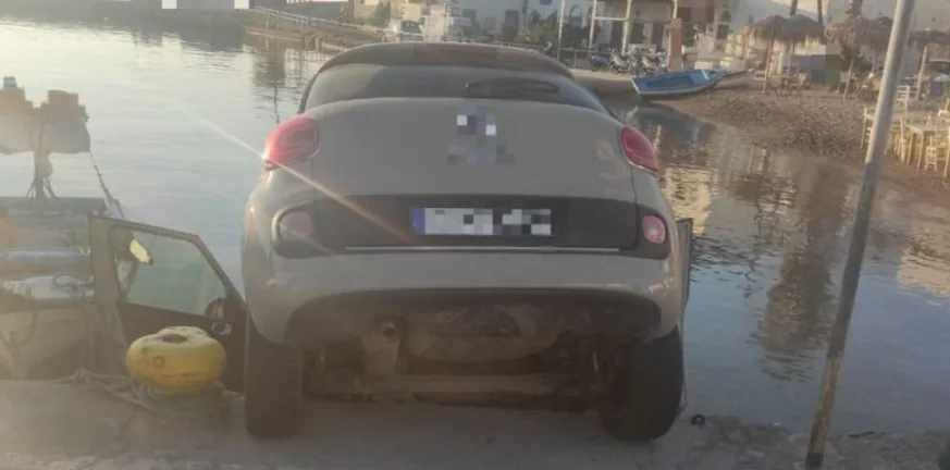 Το ΙΧ «βούτηξε» στη θάλασσα! Σώες οι δυο τουρίστριες Το ΙΧ «βούτηξε» στη θάλασσα! Σώες οι δυο τουρίστριες