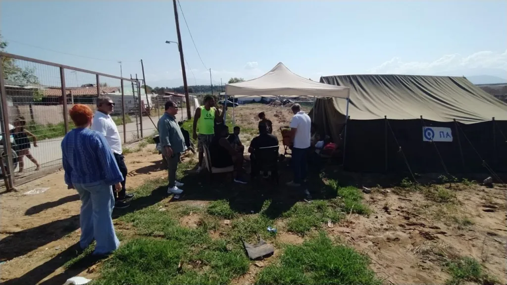 Δυτική Αχαΐα: Αυτοψία για τη στεγαστική αποκατάσταση των πυρόπληκτων Ρομά ΦΩΤΟ