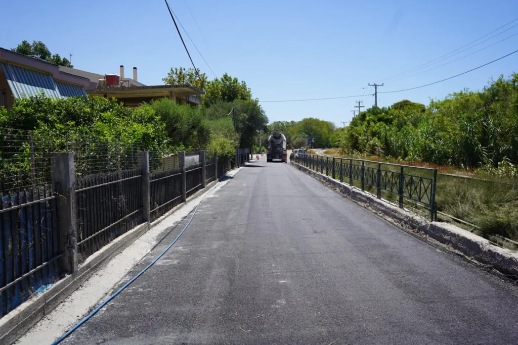 Δήμος Πατρέων: Ολοκληρώνεται η ασφαλτόστρωση της οδού Αχιλλέως στα Μποζαΐτικα ΦΩΤΟ