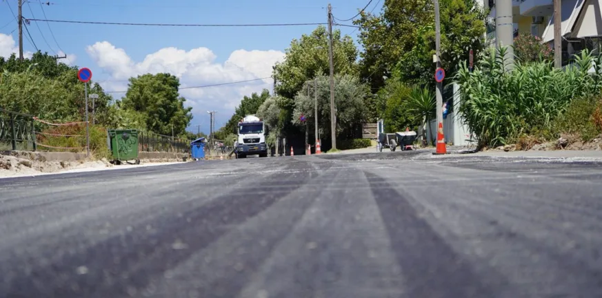 Πάτρα: Ασφαλτοστρώθηκε η οδός Αχιλλέως στα Μποζαΐτικα