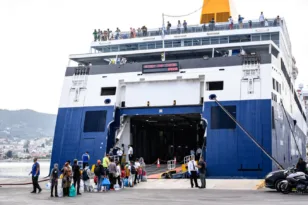 Επιβάτης πήδηξε στη θάλασσα από το κατάστρωμα!