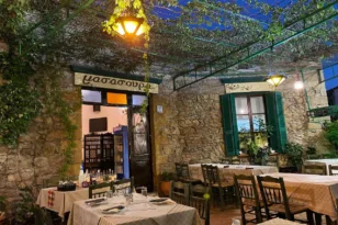 Πάτρα: Έκλεισε ιστορική ψησταριά και φοιτητικό στέκι
