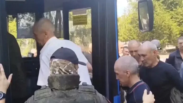 Ρωσία και Ουκρανία αντάλλαξαν 146 αιχμάλωτους Ρωσία και Ουκρανία αντάλλαξαν 146 αιχμάλωτους