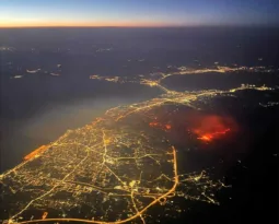 Συγκλονιστική αεροφωτογραφία αποκαλύπτει το μέγεθος της πυρκαγιάς στην Πάτρα