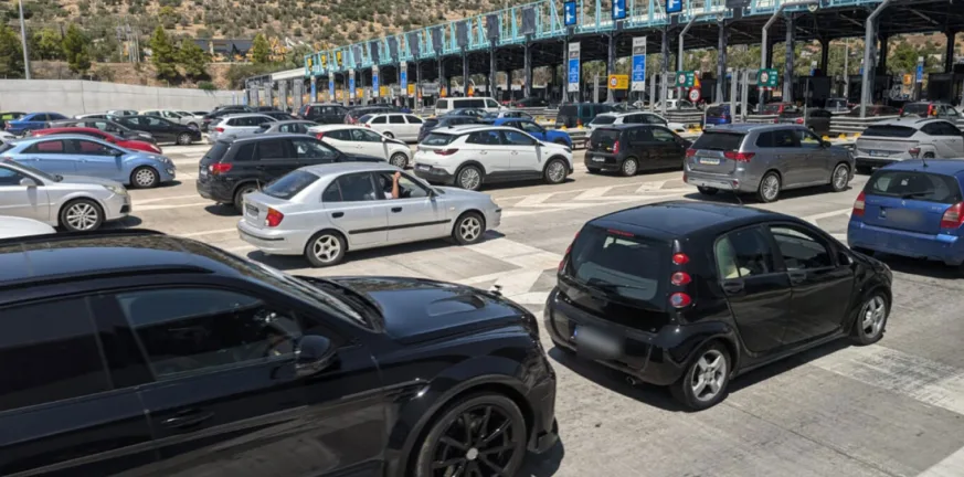Επιστρέφουν σταδιακά οι αδειούχοι του Αυγούστου στην Αθήνα Επιστρέφουν σταδιακά οι αδειούχοι του Αυγούστου στην Αθήνα